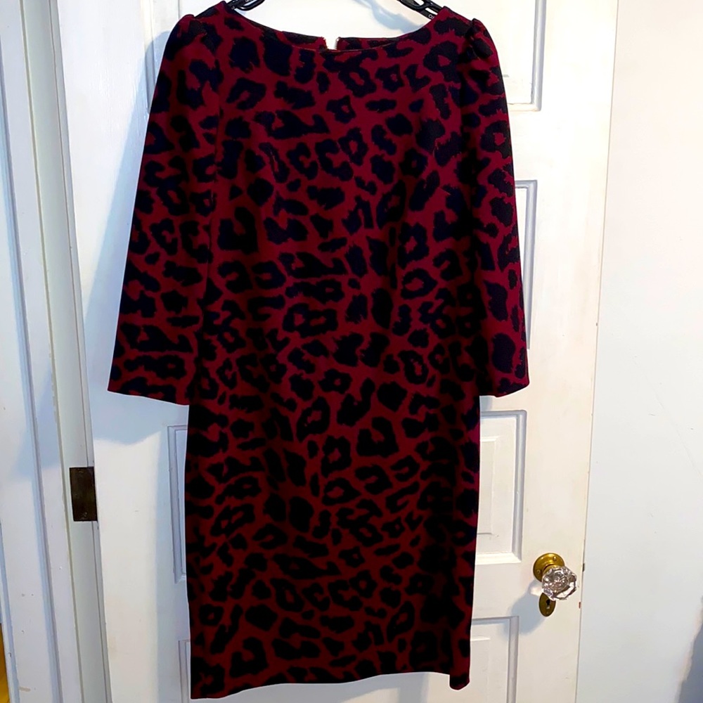 Calvin Klein, Mid-length Dress, Black and Maroon Cheetah Print. Gold Zipper✨
